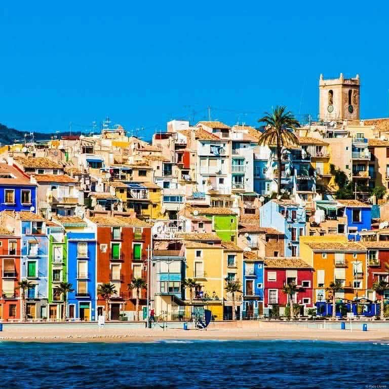 Quedaremos en la puerta del Hotel a las 9:30 e iremos a Villajoyosa...
